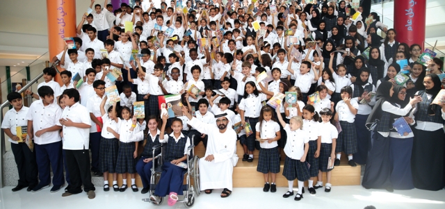 محمد بن راشد ألهم آلاف الطلاب العرب لتحدّي الظروف والتمسك بالقراءة والمعرفة. الإمارات اليوم