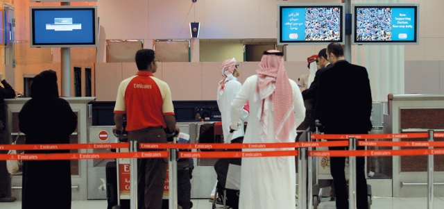 شرطة دبي تتبنّى استراتيجية واضحة لإسعاد المسافرين والتعامل معهم بإنسانية. تصوير: باتريك كاستيلو