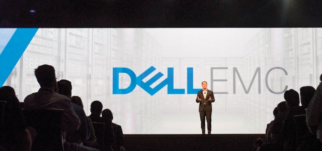 المؤسس والرئيس التنفيذي ورئيس مجلس إدارة شركة «ديل تكنولوجيز» مايكل ديل تحدث في المؤتمر من موقع القوة والاستقرار. من المصدر