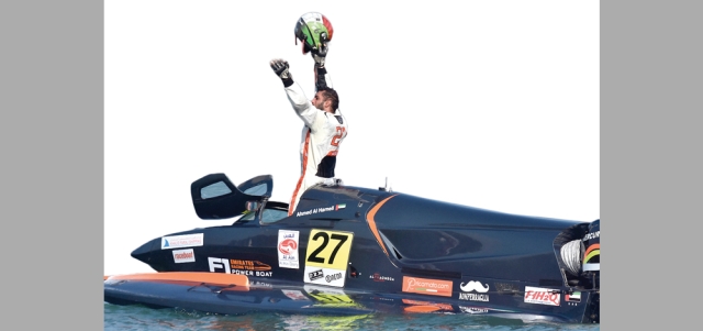 الهاملي من أبرز المتسابقين في الزوارق السريعة. من المصدر