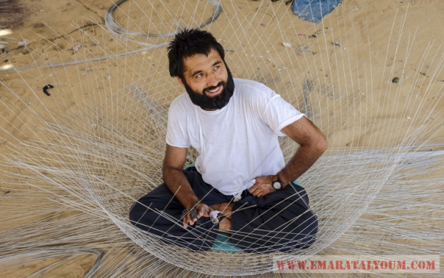 يتم وضع الطُعم داخل القرقوروتختلف الطعوم بحسب نوعية الأسماك المراد صيدها بحسب المواسم. ويتم تثبيت حجارةاسفلها كأثقال، حتى يستقر في القاع ، كما يتم ربطه بحبل سميك معقودة في نهايته قطعة عائمة ( بوّية ) ،ويقوم الصياد بربط عدة قراقير مع بعضها ، بعد مرور 5 الى 6 ايام يأتي الصياد ليسحب القرقور .