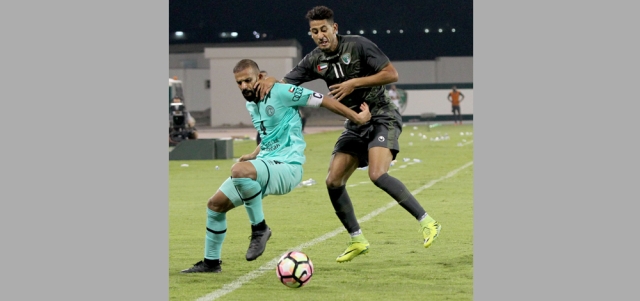 مراد باتنا في أول ظهور له مع الإمارات أمام الشباب. من المصدر