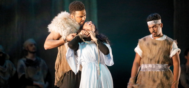 «رياح الخردة».. منفتحة على تأويلات تنسحب على ضحايا الحروب المعاصرة. تصوير: مصطفى قاسمي