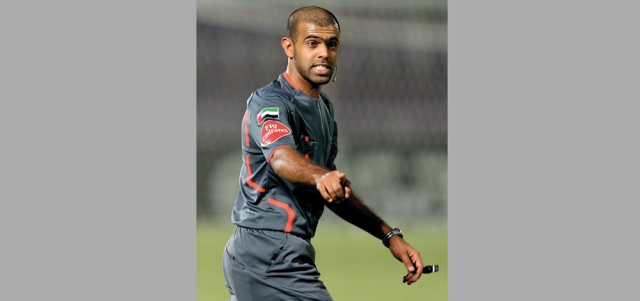 عمار الجنيبي أدار أكثر من 100 مباراة في دوري الخليج العربي خلال مسيرته التحكيمية. تصوير: إريك أرازاس