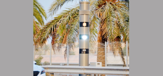 الجهاز قادر على قراءة لوحات المركبة أيضاً  واستخدامها في الجوانب الأمنية. من المصدر