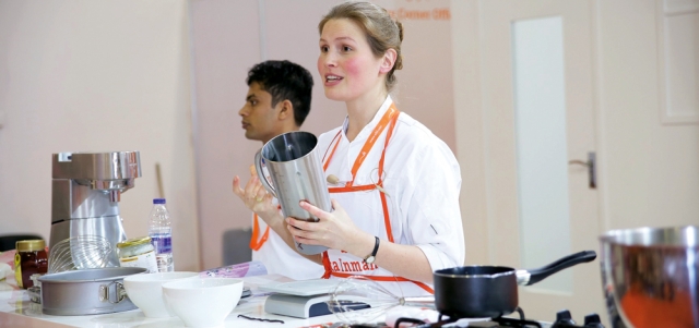 هنريتا إنمان تقدم وصفاتها الصحية لزوار ركن الطهي

الإمارات اليوم