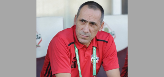 مدرب الشارقة دونيس. الإمارات اليوم