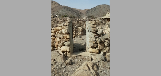 بيوت قديمة يتعدى عمرها 250 سنة في منطقة وم التاريخية.