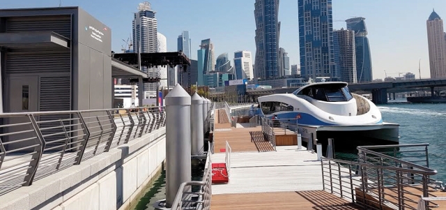 مشروع القناة يمثل وجهة جذب سياحية للسكان والزائرين. (محطة شارع الشيخ زايد للنقل البحري).  الإمارات اليوم