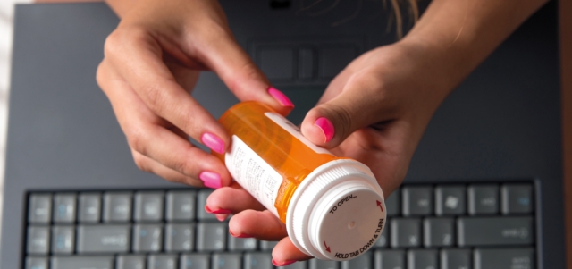 «الصحة» تحذّر من الإعلانات الوهمية التي تروّج لمنتجات طبية عبر الإنترنت. أرشيفية