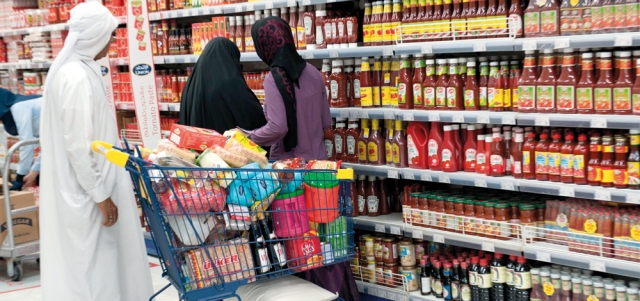 مستهلكون عرض سلع غذائية شارفت صلاحيتها على الانتهاء تحايل تسويقي اقتصاد محلي الإمارات اليوم