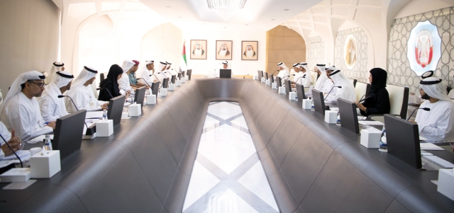 هزاع بن زايد اطلع على إجراءات الترسية التي تمت بشأن مشروعات إسكان مواطنين. وام