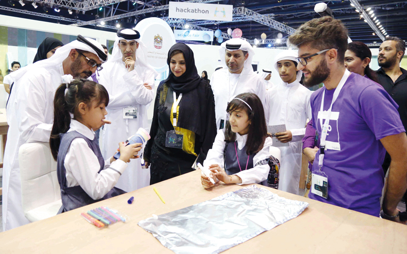 إنشاء مختبرات الروبوت مرتبط بالخطط التطويرية للمدرسة الإماراتية. من المصدر