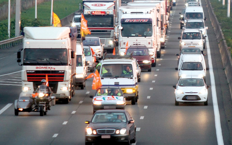 شوارع باريس المزدحمة تحدث بها العديد من السرقات. أرشيفية