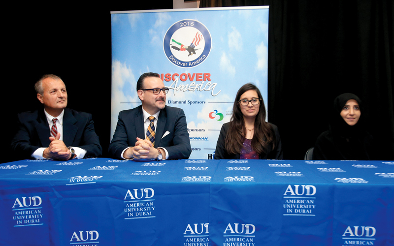 وكالة الإمارات للفضاء نظّمت عرضاً لفيلم وثائقي حول تلسكوب الفضاء (جيمس ويب). تصوير: باتريك كاستيلو