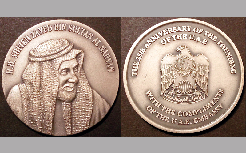 ميدالية نادرة نُحت بداخلها صورة المغفور له الشيخ زايد بن سلطان آل نهيان، والتي صدرت بمناسبة العيد الوطني ال25 لدولة الإمارات العربية المتحدة.