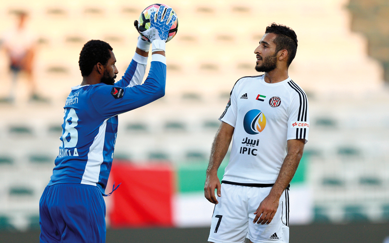 علي مبخوت سجل «سوبر هاتريك» في مرمى الشباب وتصدر لائحة الهدافين بـ 14 هدفاً. تصوير: أسامة أبوغانم