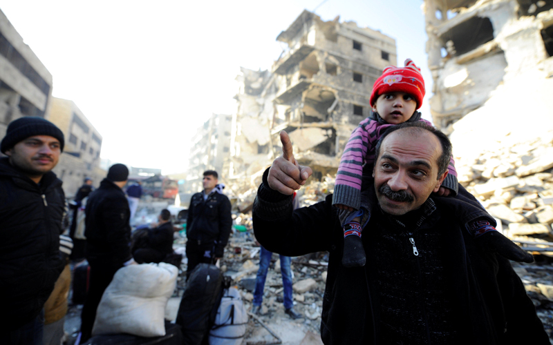 نازحون من شرق حلب هرباً من القصف والمعارك.  رويترز