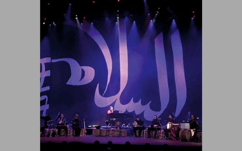 يوسف قدم على مسرح دار الأوبرا مجموعة من الأغاني التي صدح في جُلها بالعشق الإلهي. الإمارات اليوم