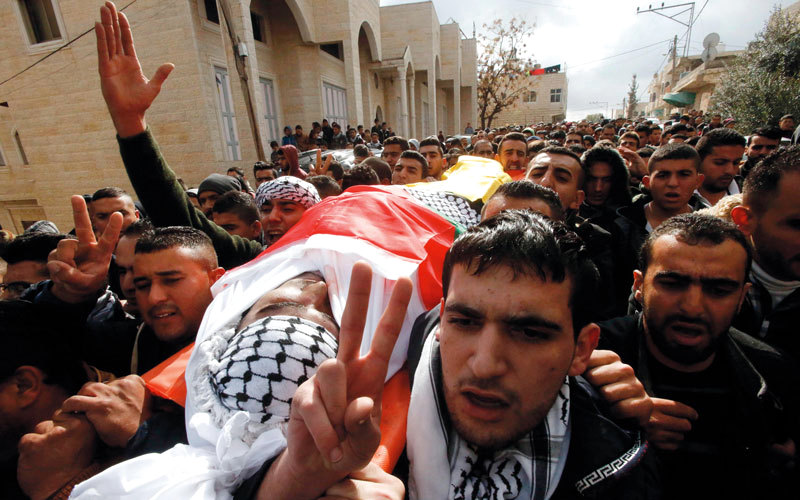 تشيّيع الشهيد فراس خضور في قرية بني نعيم بعد تسلّم جثمانه من إسرائيل. أ.ف.ب