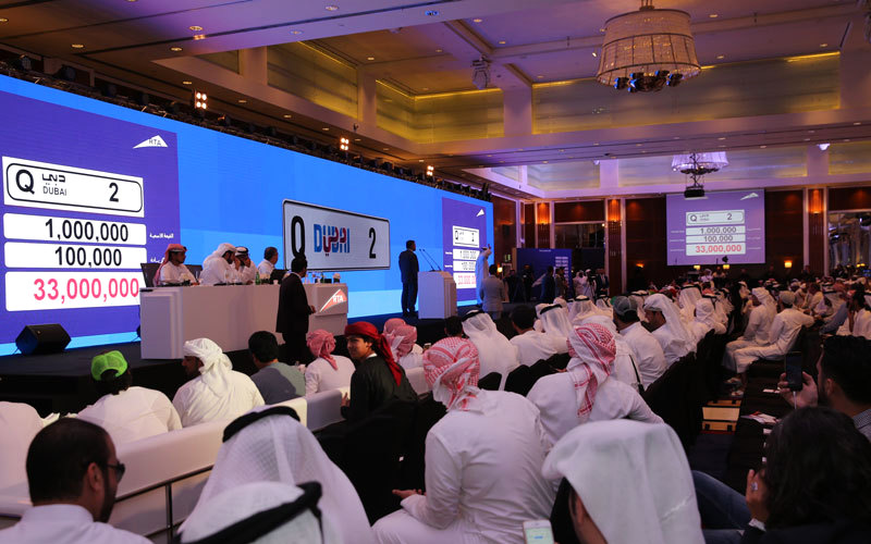 لم يزايد أحد على الرقم «Q2» الذي طرح بقيمة اسمية 33 مليون درهم. تصوير: مصطفى قاسمي