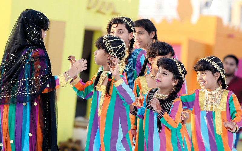 للفنون الشعبية مساحة مهمة ضمن فعاليات المهرجان باعتبارها عنصراً بارزاً من عناصر التراث. تصوير: إيريك أرزاس