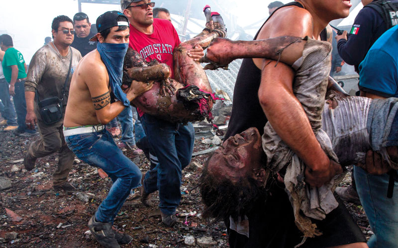 النيران اصابت الكثيرين بحروق خطيرة  “ا.ف.ب”