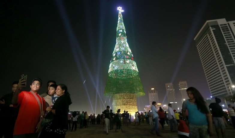 صور متفرقة حول العالم لاستعدادات الإحتفال بالعام الجديد