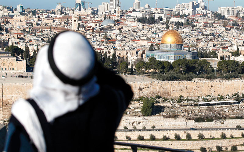 مشهد عام لمسجد قبة الصخرة في ساحة المسجد الأقصى في القدس المحتلة.  أ.ف.ب