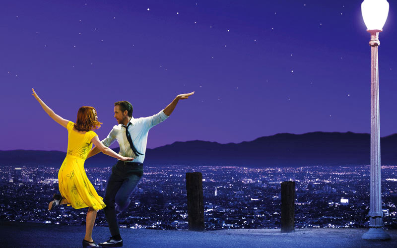 ستون وغوسلينغ يغوصان في أعماق الشخصيتين ويبذلان جهداً جباراً في أداء الرقصات المتناسقة جداً. وكالات