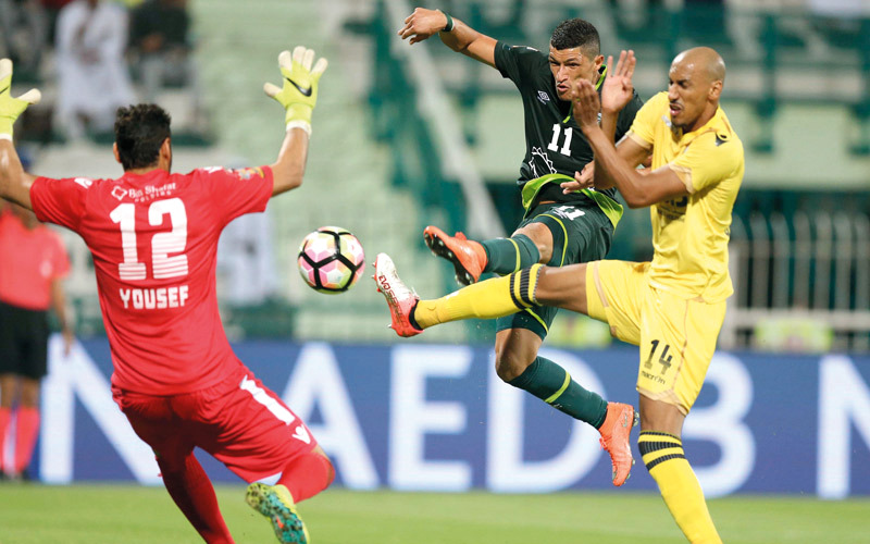 لوفانور تألق في لقاء الوصل وسجل الهدف الثاني للجوارح. تصوير: أحمد عرديتي