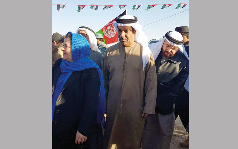 الكعبي وأورياخيل لدى إطلاق أحد المشروعات الإنسانية الإماراتية. من المصدر