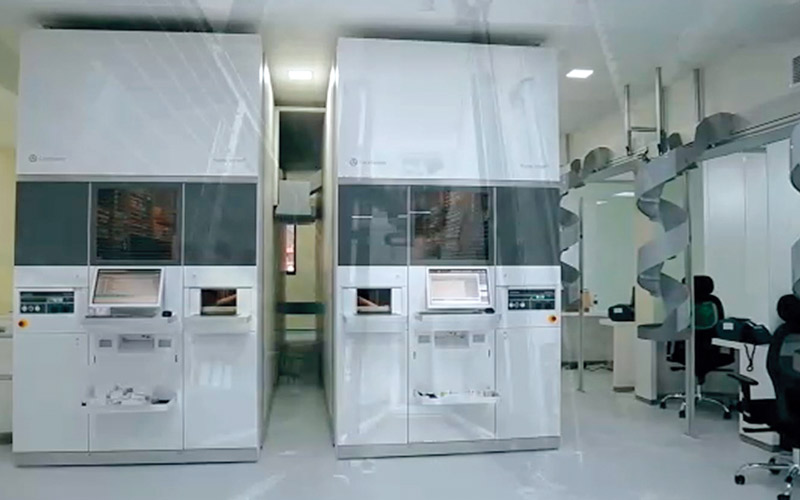 «الصيدلية الروبوتية»: زمن تقديم الخدمة 12 ثانية. الإمارات اليوم