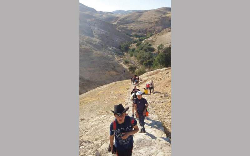 يتزايد عدد السائحين والمستكشفين إلى وادي القلط. الإمارات اليوم