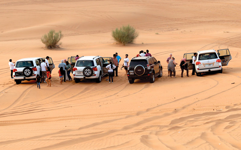 سفاري دبي.. محاكاة لإرث البدو وتحدي الكثبان الرملية
