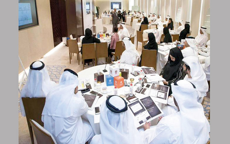 مركز محمد بن راشد للابتكار الحكومي ينظم برامج ودورات وورش عمل تختص بمفهوم وعامل الابتكار.  من المصدر