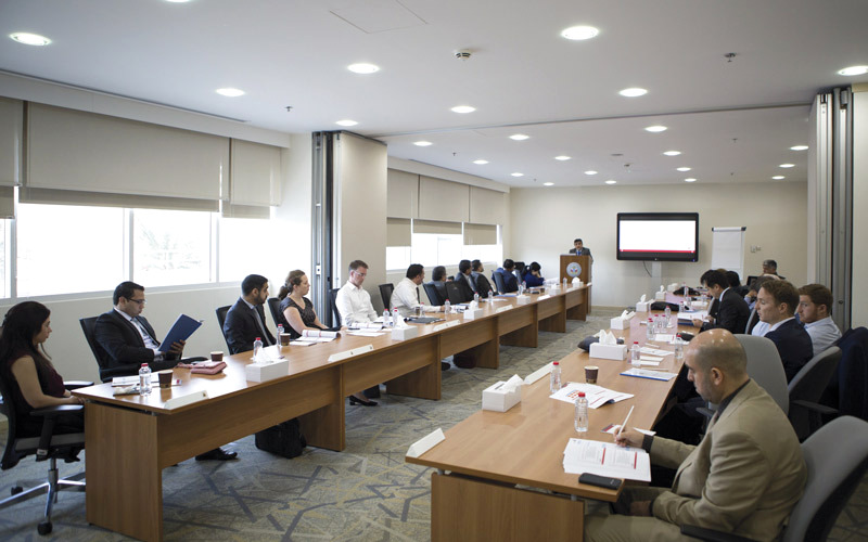 التسجيل في برنامج التطوير المهني القانوني المستمر إلزامي للمستشارين القانونيين المقيدين لدى «قانونية دبي». من المصدر