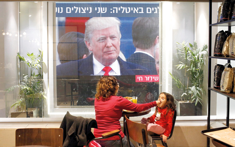 نقل تلفزيوني حي في تل أبيب لمراسم تنصيب ترامب. إي.بي.إيه
