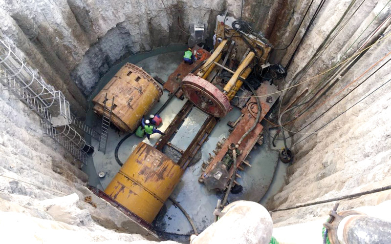 المشروع يشمل توسيع خطوط الصرف الصحي وإلغاء محطات الضخ الفرعية. من المصدر