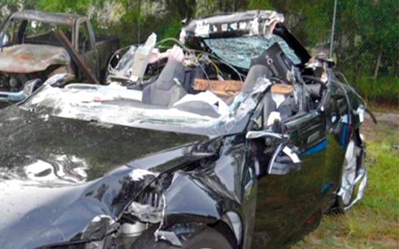 التقرير الخاص بـ«نوت 7» أعدته «سامسونغ»، فيما أعد تقرير حادث سيارة «تسلا» الإدارة الوطنية الأميركية لسلامة المرور. من المصدر