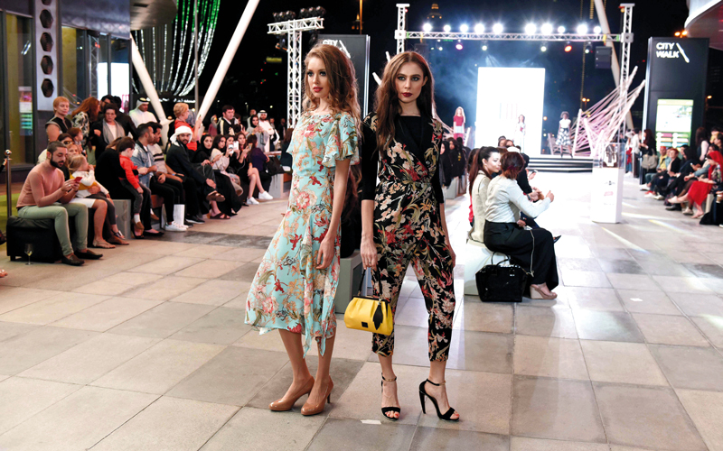 عرض الأزياء الخارجي الرابع لمهرجان دبي للتسوّق 2017. من المصدر