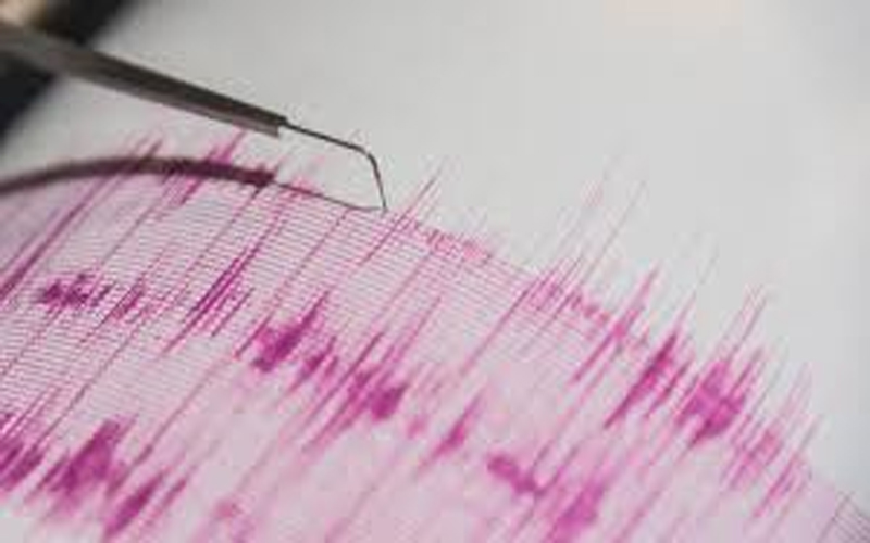 زلزالان بقوة 6.3 و6.9 درجة يضربان جزيرة لومبوك الإندونيسية