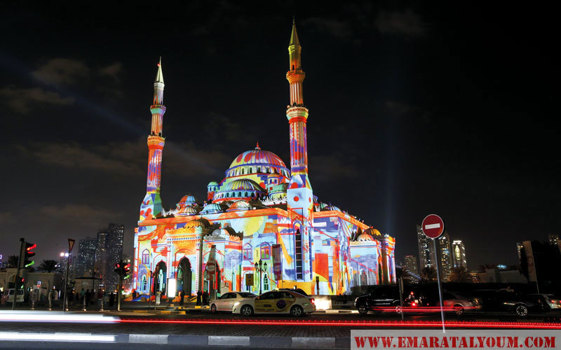 يجمع المهرجان بين المواهب المحلية وأمهر الفنانين العالميين لإطلاق هذا الحدث الذي يستقطب مئات الآلاف من الزوار، الذين يأتون للاستمتاع بالعروض الضوئية الجميلة، التي تصاحبها مقطوعات موسيقية راقية، لترسم على صروح الإمارة لوحات فنية ملهمة.