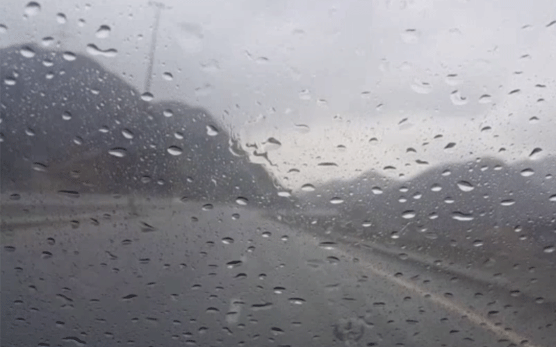 بالفيديو.. تساقط الأمطار على الفجيرة