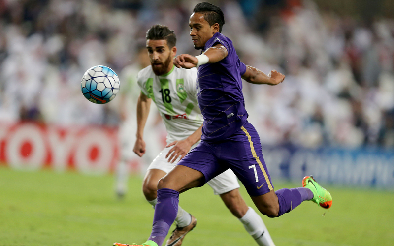 كايو حاول تهديد مرمى ذوب آهن دون جدوى. تصوير: إريك أرازاس