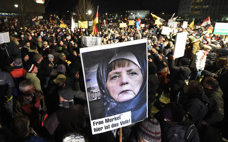 القرار جاء متزامناً مع إجراءات اتخذتها إدارة ترامب لاحتمال طرد 11 مليون مهاجر.