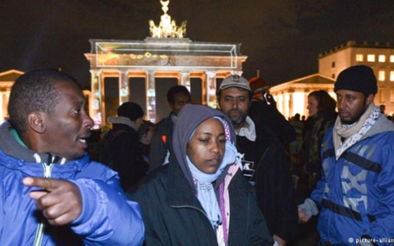 الثقة ببعض اللاجئين تراجعت بسبب رواياتهم الكاذبة عن أحوالهم. أرشيفية