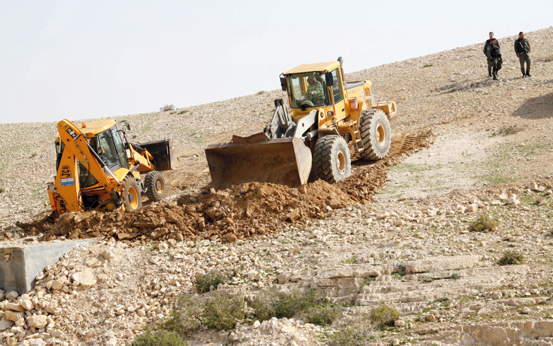 استيلاء الإسرائيليين على أراضي الفلسطينيين في الضفة الغربية لا يلقى أي شعبية  لدى الكنديين ما عدا حكوماتهم المتعاقبة. أي.بي.أيه