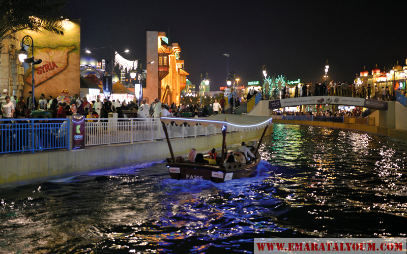 في القرية العالمية بدبي، حيث تجتمع ثقافات وفنون العالَم، ومشغولاته، وفرقه الراقصة، وصناعاته الخفيفة واليدوية، وكذا الزوار والسيّاح من كل جهات الأرض، في وقتٍ للبهجة والفرح، وتعارف الناس والثقافات واللغات، التقطت كاميرا الزميل عمران السكران هذه الصور.