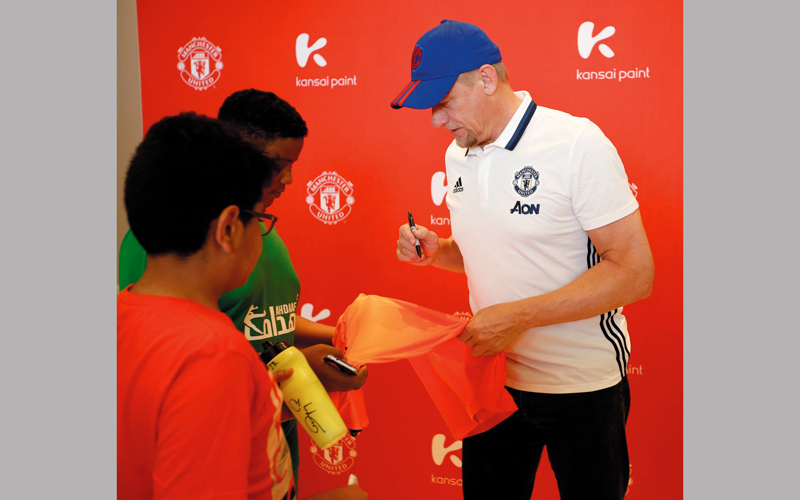 بيتر شمايكل زار دبي في مهمة ترويجية لنادي مان يونايتد.

من المصدر